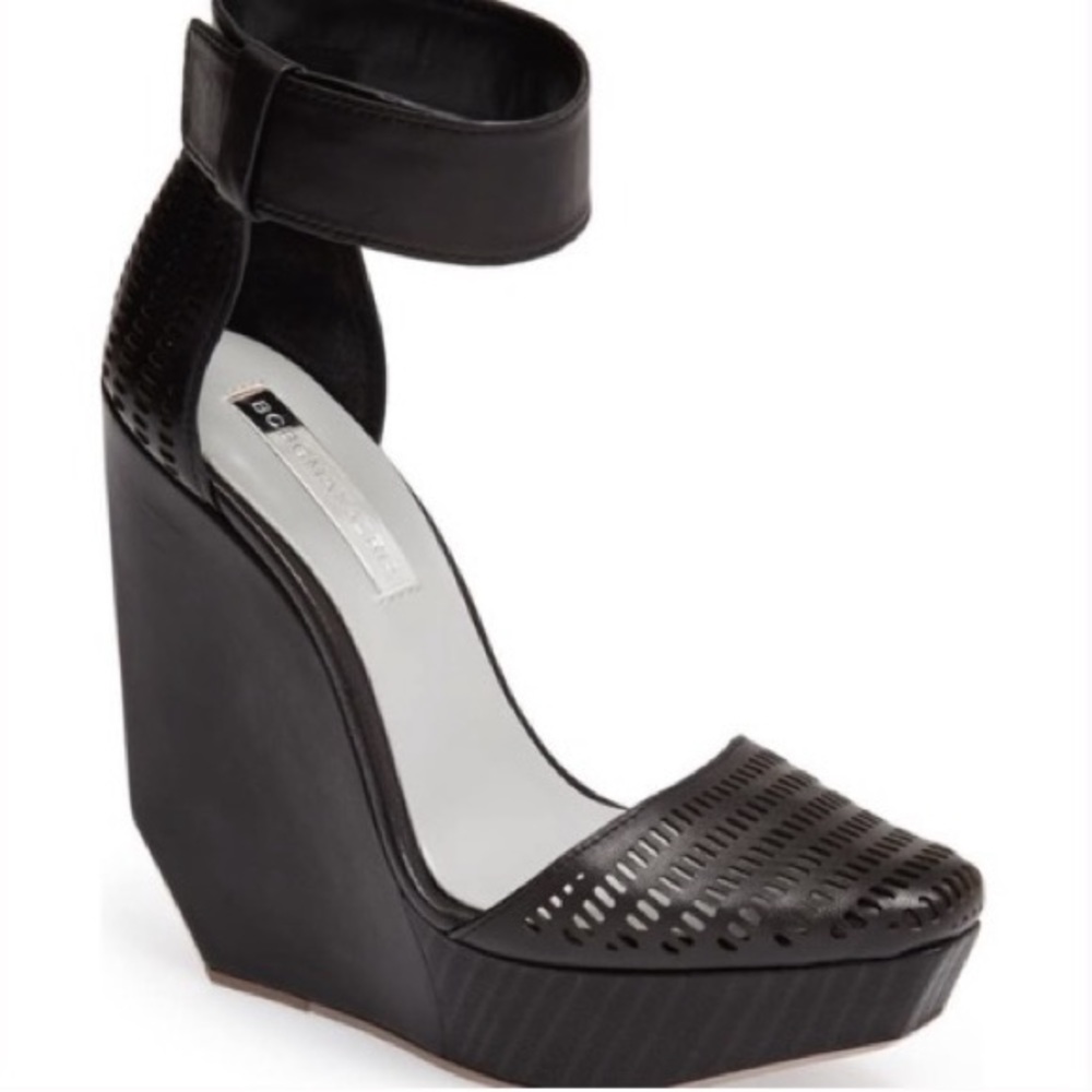 BCBG MaxAzria Austin Wedge Heel
